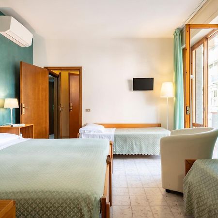Hotel Parco Dei Pini - 100Mt Dal Mare Follonica Extérieur photo
