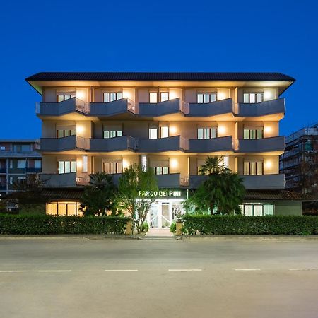 Hotel Parco Dei Pini - 100Mt Dal Mare Follonica Extérieur photo