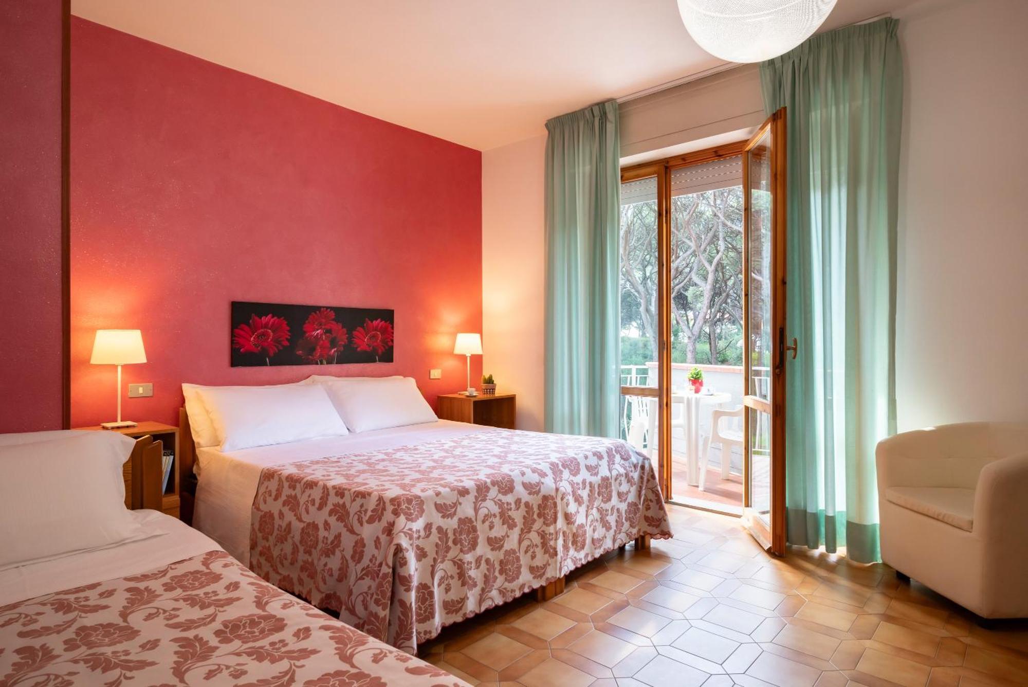 Hotel Parco Dei Pini - 100Mt Dal Mare Follonica Extérieur photo