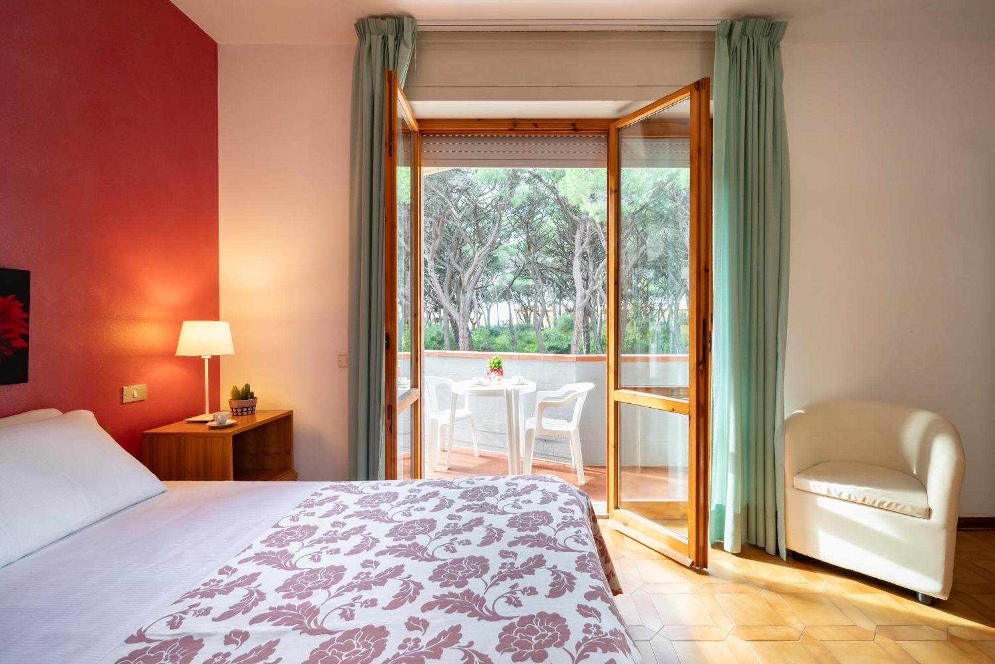 Hotel Parco Dei Pini - 100Mt Dal Mare Follonica Extérieur photo