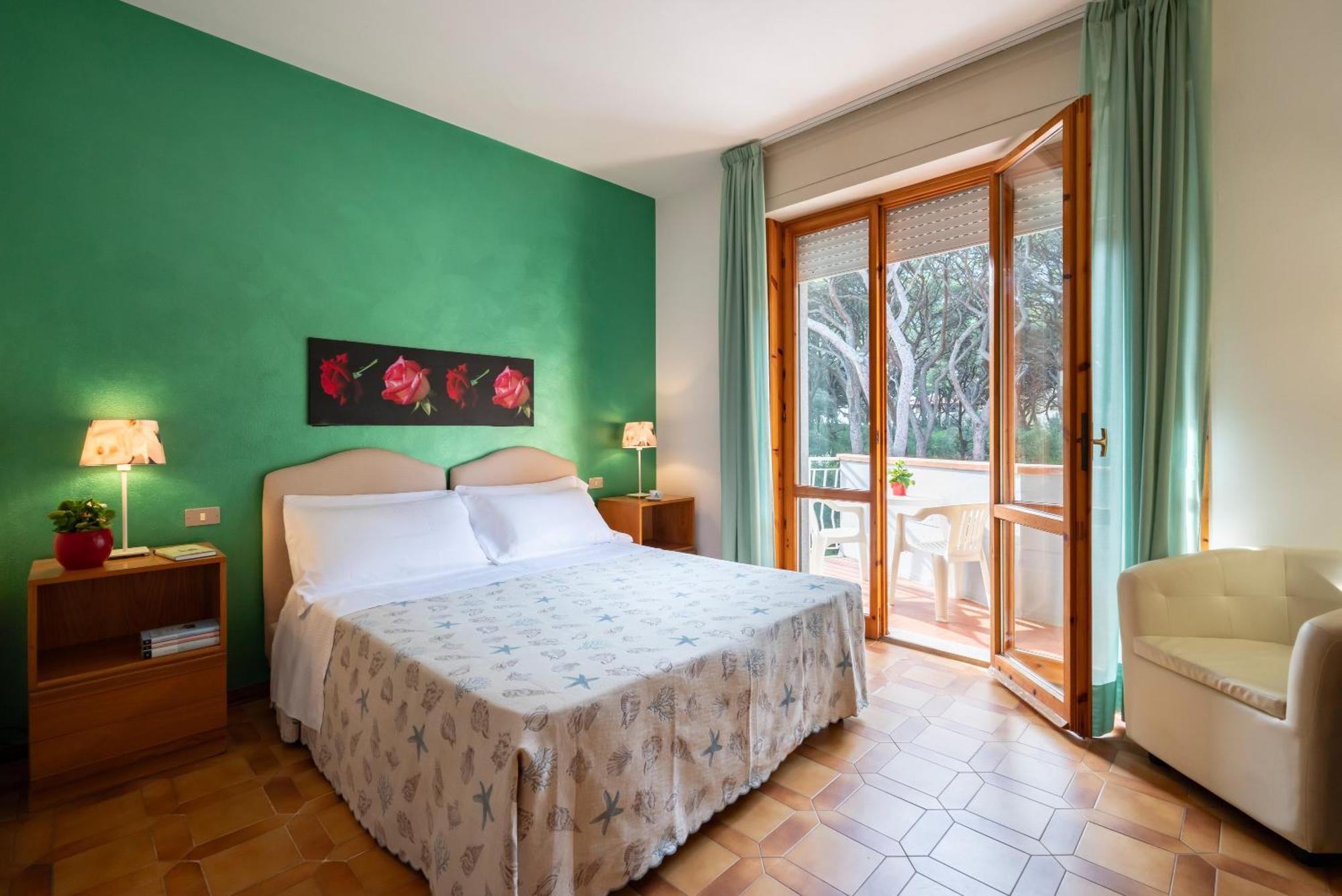 Hotel Parco Dei Pini - 100Mt Dal Mare Follonica Extérieur photo