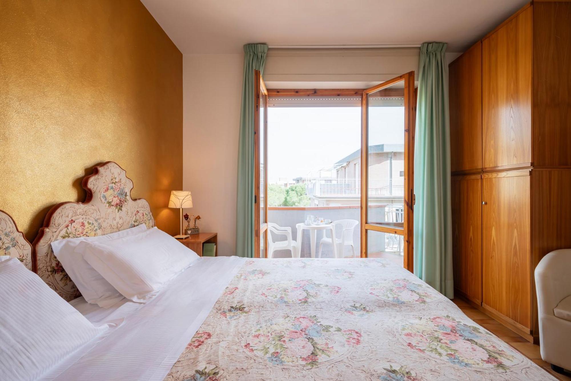 Hotel Parco Dei Pini - 100Mt Dal Mare Follonica Extérieur photo