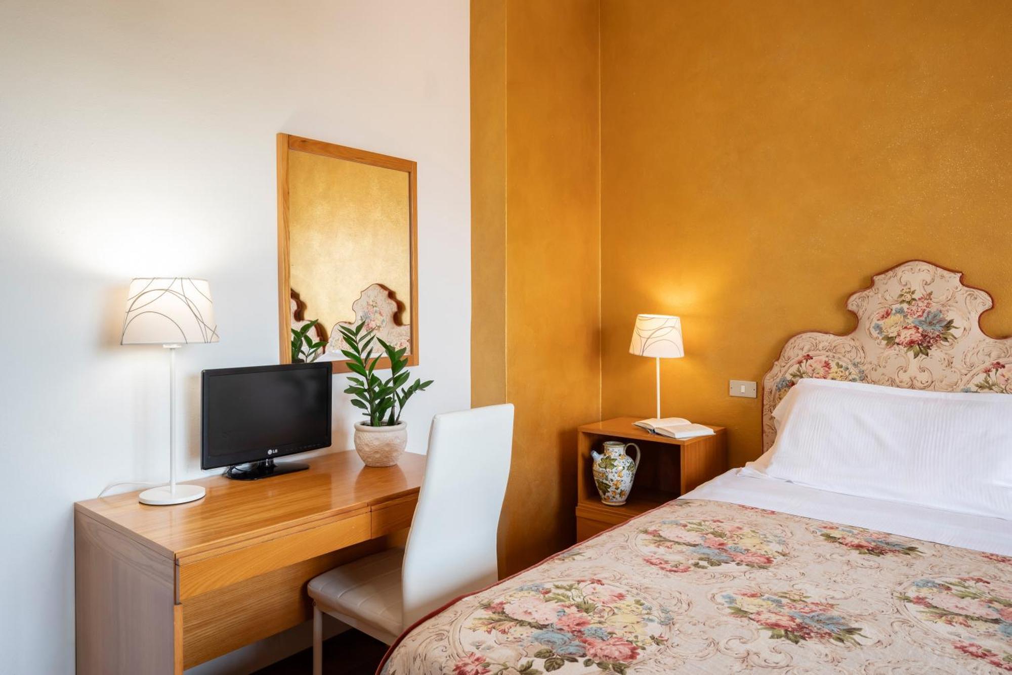 Hotel Parco Dei Pini - 100Mt Dal Mare Follonica Extérieur photo