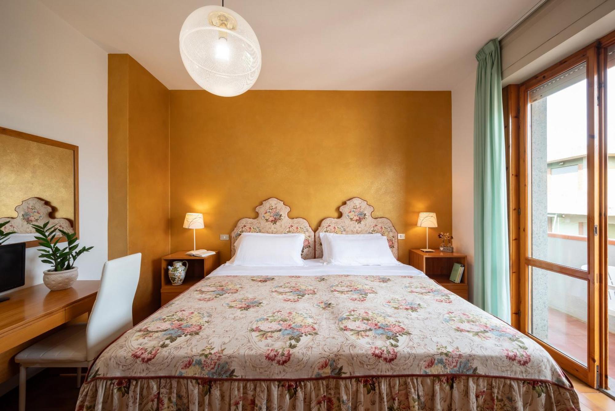 Hotel Parco Dei Pini - 100Mt Dal Mare Follonica Extérieur photo