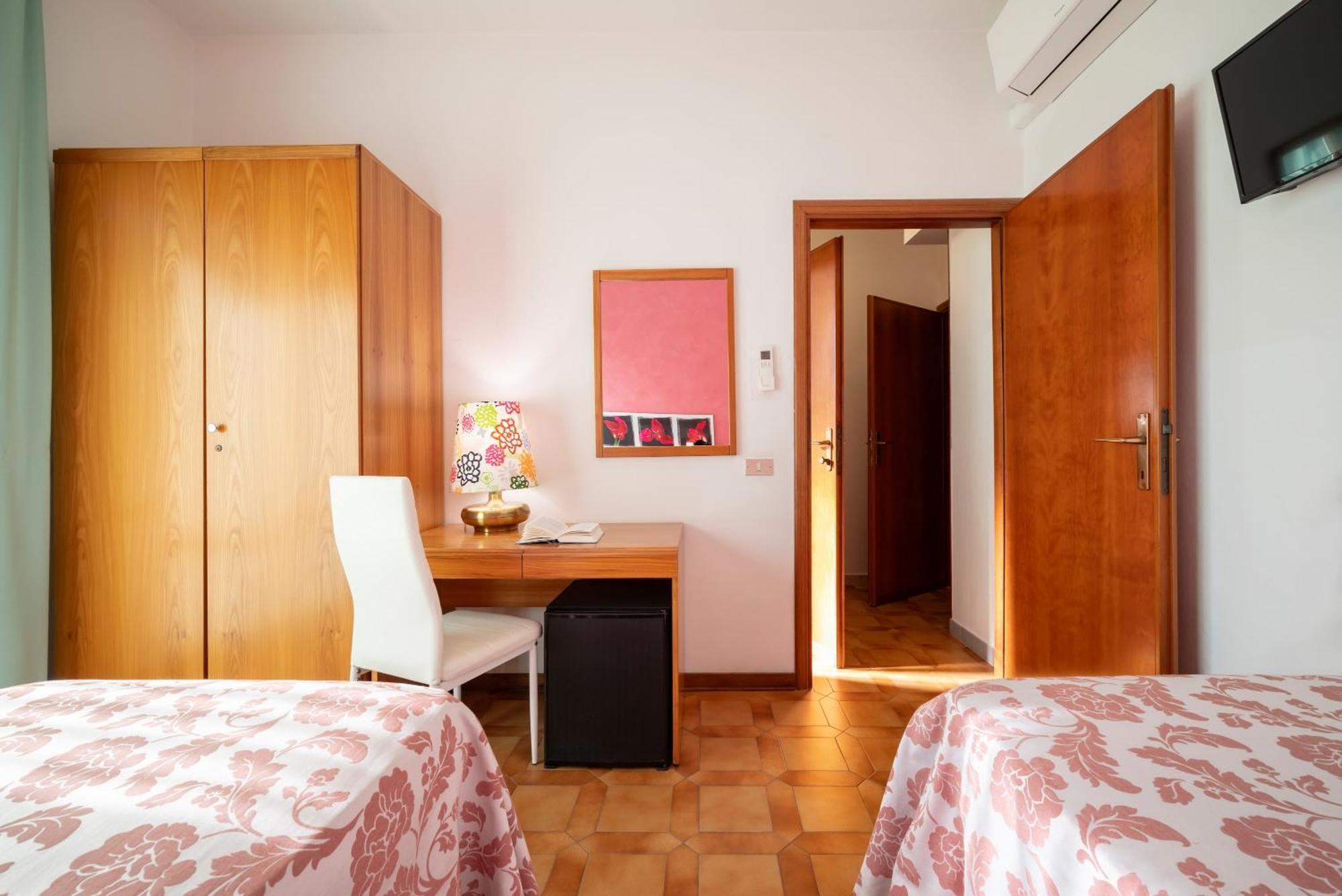 Hotel Parco Dei Pini - 100Mt Dal Mare Follonica Extérieur photo