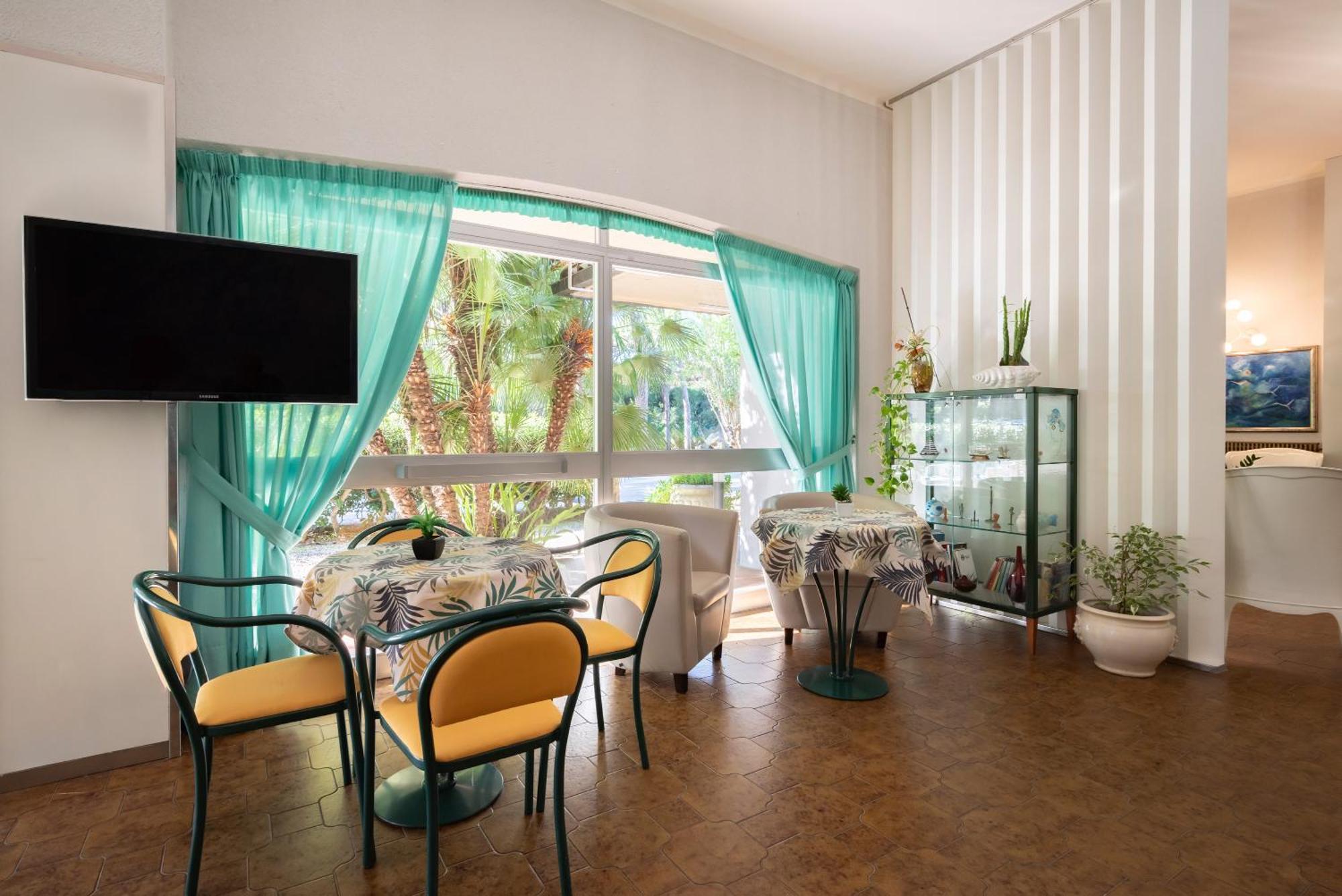 Hotel Parco Dei Pini - 100Mt Dal Mare Follonica Extérieur photo