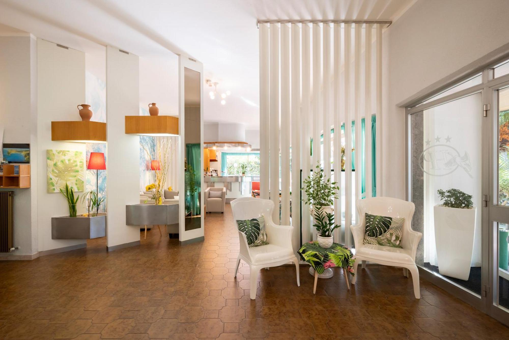Hotel Parco Dei Pini - 100Mt Dal Mare Follonica Extérieur photo